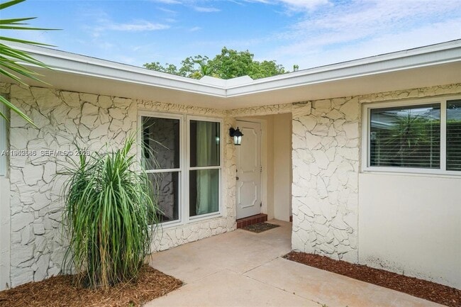 Building Photo - 107 SE 5th St Unit N