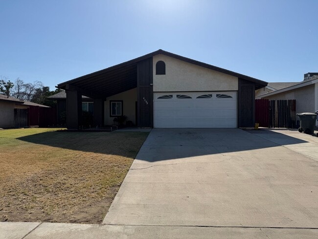 Building Photo - Wow Check out this 3 BD 2 BA SW Charmer near White Ln & Akers Road