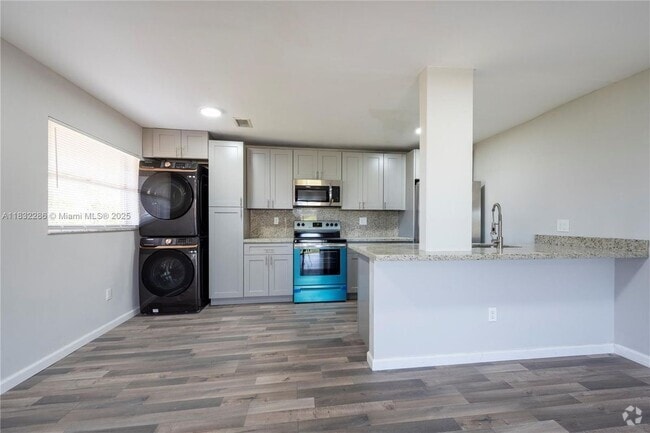 Building Photo - 4111 Stirling Rd Rental