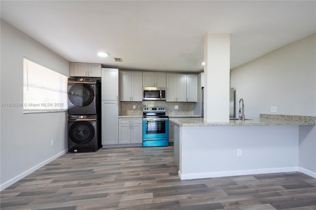 Photo - 4111 Stirling Rd Condo
