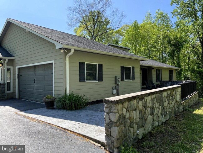 Photo - 1251 Hinton Dr House
