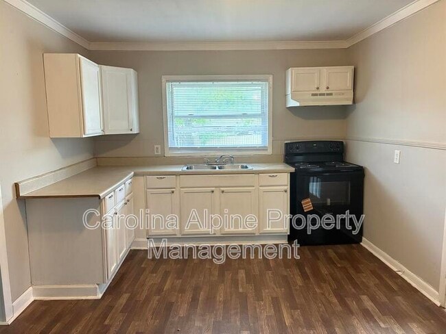 Photo - 1320 Kenly St