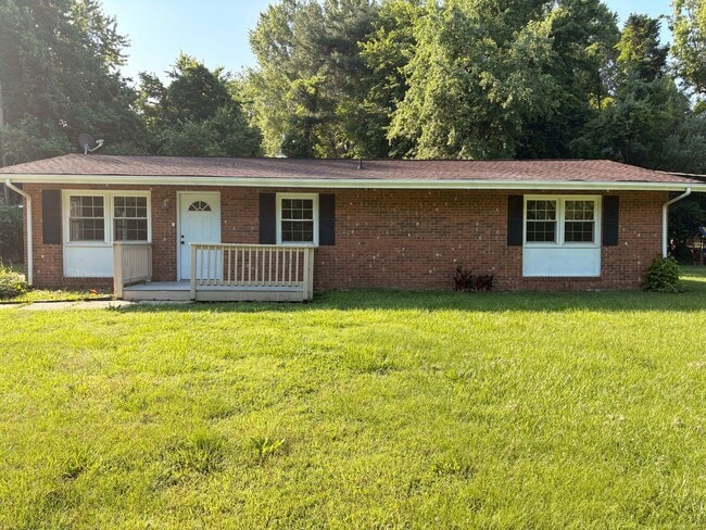 Spacious 3-Bedroom Ranch Home in Thomasville - Spacious 3-Bedroom Ranch Home in Thomasville