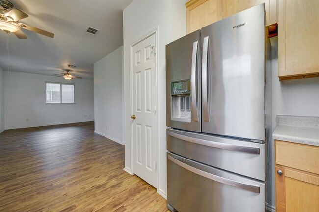 Photo - 1112 Sundrop Pl