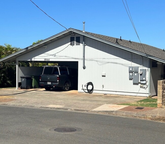 Building Photo - Hidden Gem in Kaimuki – 3 Bed, 2 Bath Home