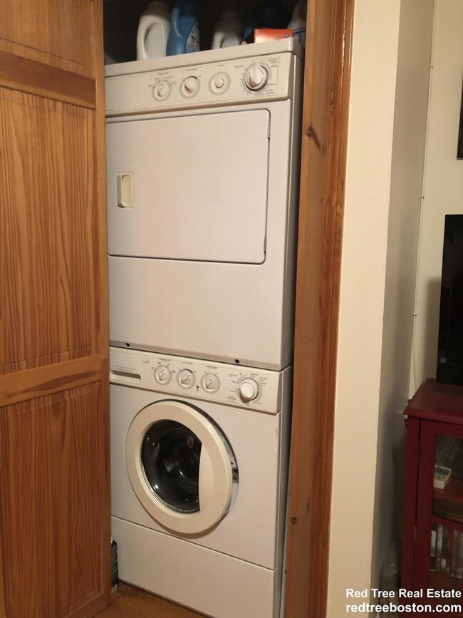 Photo - 108 Perkins St