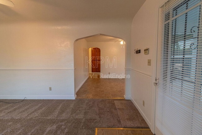 Photo - 325 E Mariposa Ave