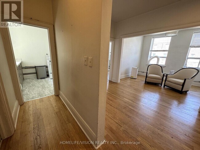 Photo - 555 Danforth Ave