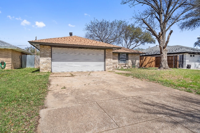 Building Photo - 2804 S Meadow Dr Rental