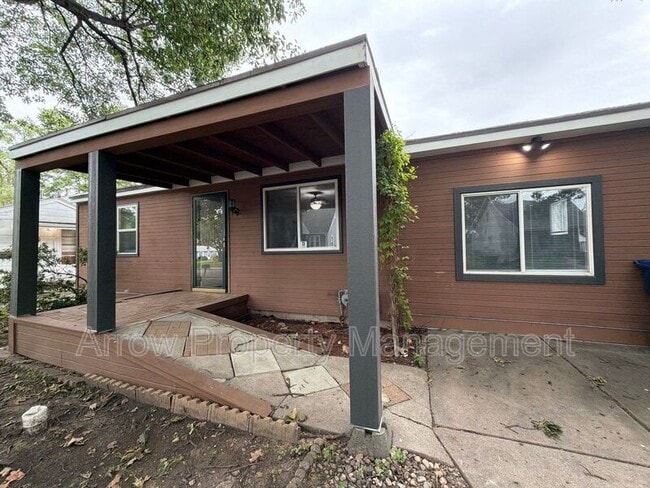 Building Photo - 2122 N 32nd St