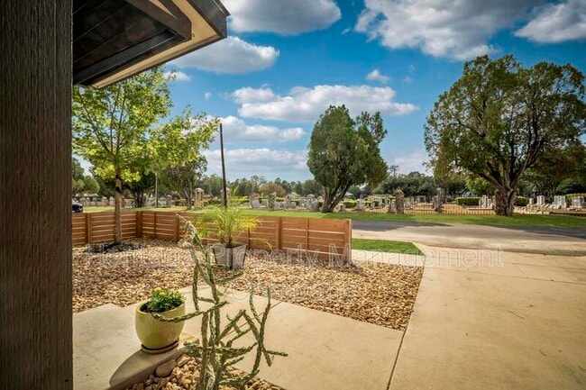 Photo - 1417 E Crockett St