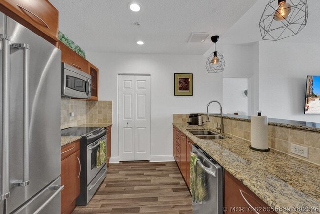 Photo - 511 Lucerne Ave Unit 613