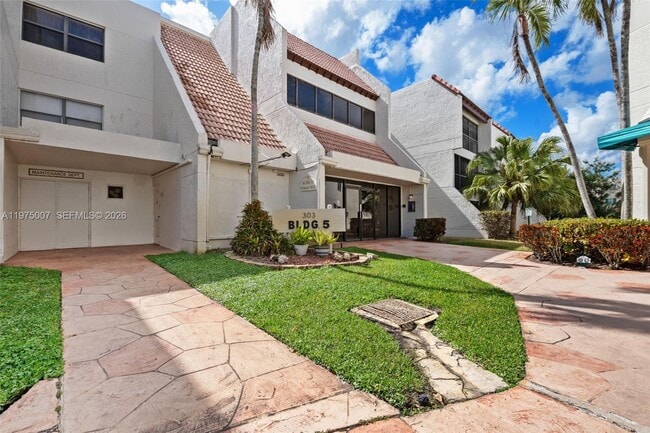 Photo - 303 Racquet Club Rd Unit 204