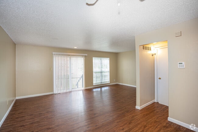Spacious Living Rm Area