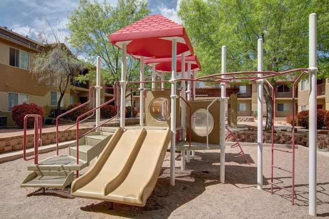 Courtside Apartments