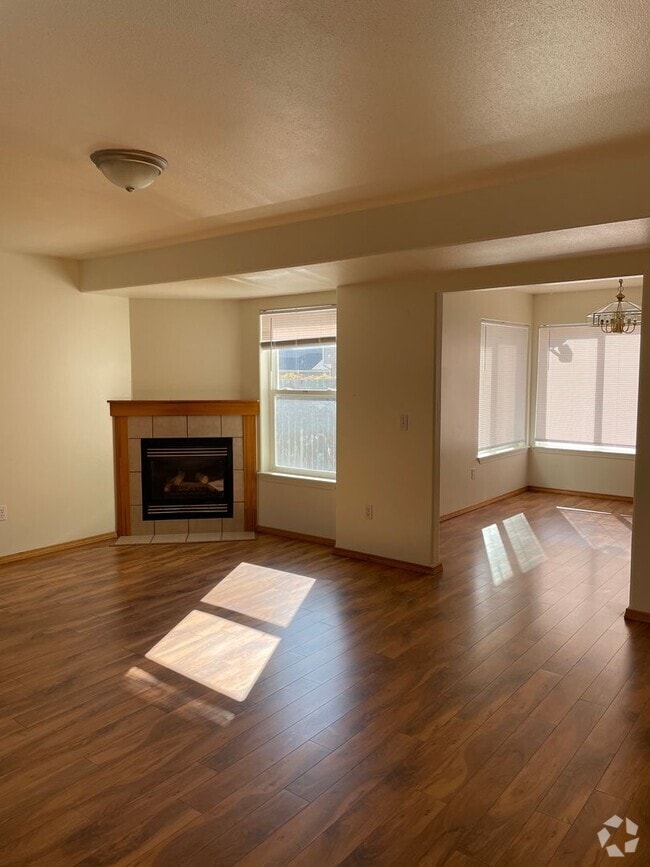 Building Photo - Pet Friendly Townhome in South Kalispell!