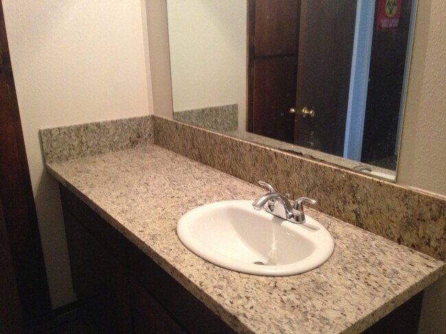 Photo - 1166 Hobart St