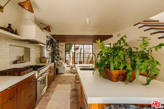 Photo - 751 Ozone St