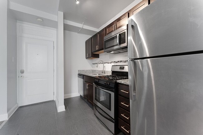 Photo - 5863 N Kenmore Ave