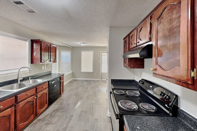 Photo - 978 Nolan Ln