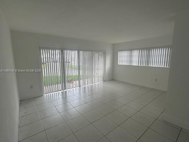 Building Photo - 7370 SW 82nd St Unit E120 Rental