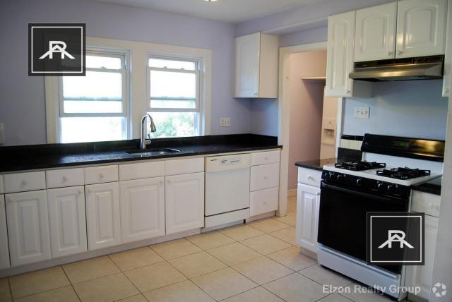 Building Photo - 4 bedroom in Brighton MA 02135 Unit 93A Rental