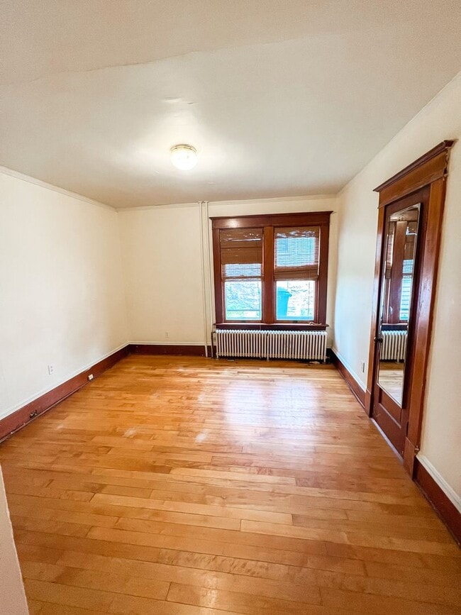 Building Photo - 208 King St Unit 208 King St