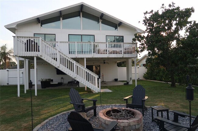 Photo - 5945 Venetian Blvd NE