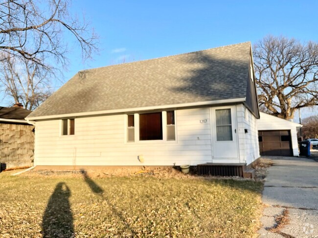 Building Photo - 3 Bedroom 1.5 Bath - NDSU - June 1st! Rental