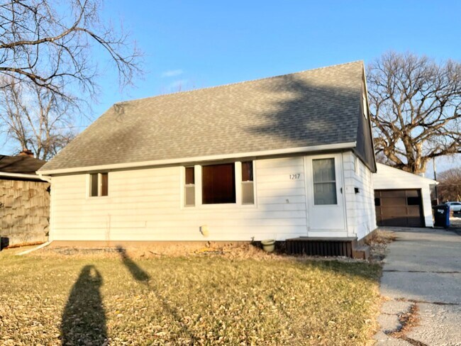 3 Bedroom 1.5 Bath - NDSU - June 1st! - 3 Bedroom 1.5 Bath - NDSU - June 1st! House
