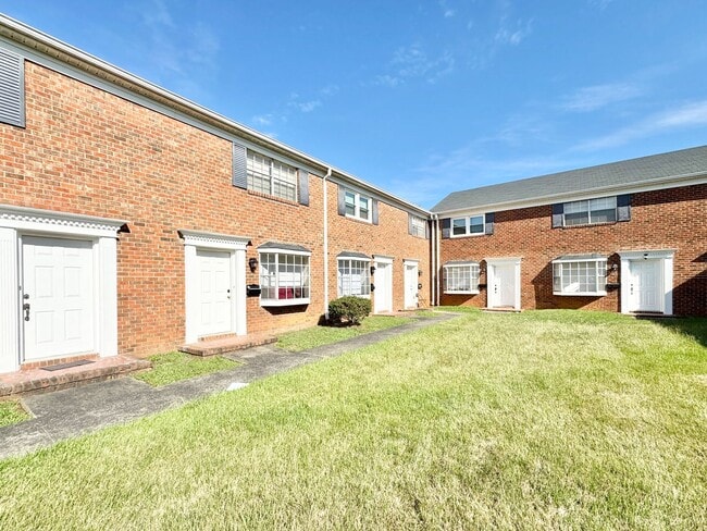 Photo - Adorable 2 Bedroom Convenient to I-29, Shopping & More!