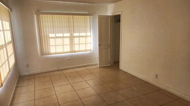 Building Photo - 212 E Drury Ave Unit A Rental