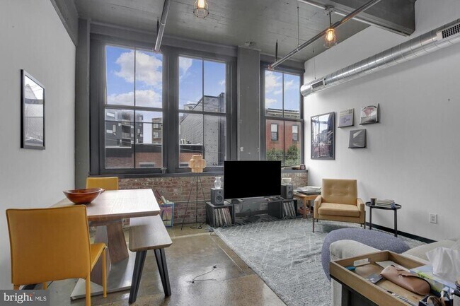 Building Photo - 1701 Tulip St Unit 204 Rental