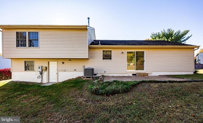 Building Photo - 1803 E Beech Rd