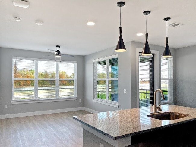 Building Photo - 5005 E Parmer Ln Unit A1