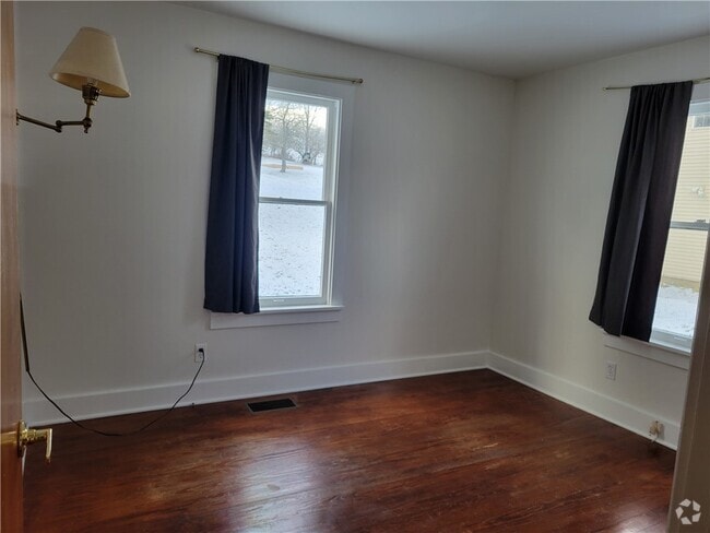 Building Photo - 30 High St Rental