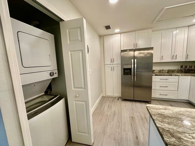 Photo - 6300 Royal Woods Dr