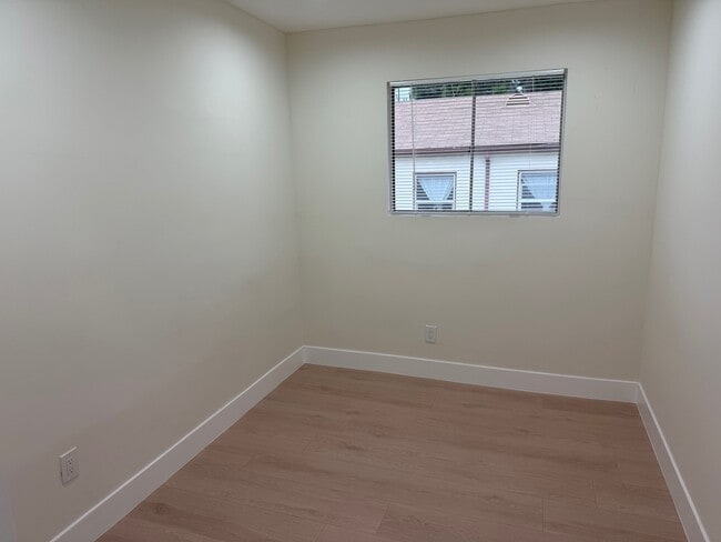 Photo - 1242 N New Hampshire Ave