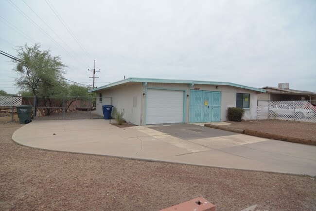 Photo - Charming 4 Bedroom 2 Bath House! South Tucson Location! Close to the 1-19!