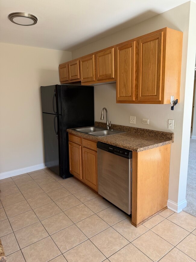 Photo - 681 Thorntree Ct