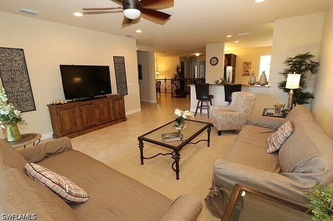 6525 Monterey Point Unidad 203