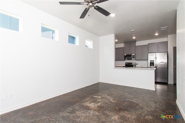 319 Riptide Dr