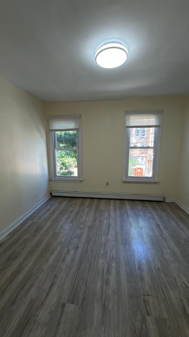 Photo - 346 S 10th St