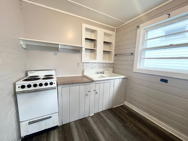 Photo - 804 Maple St