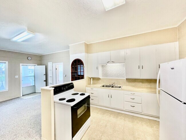 Photo - 719 N 13th St