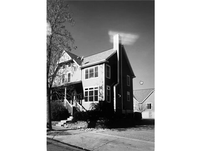 Building Photo - 21 Charles Ave