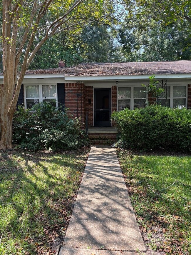 Building Photo - WS- 825/827 INGLESIDE DR Unit 827 INGLESIDE Dr Rental
