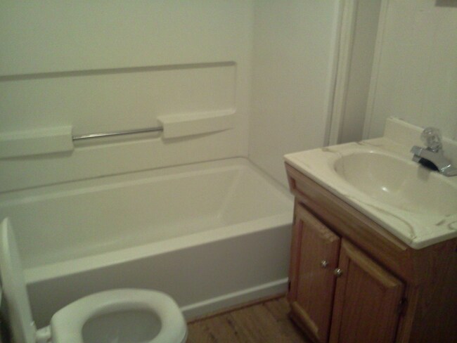 Photo - Nice 1 bedroom 1 bath in walking distance ...