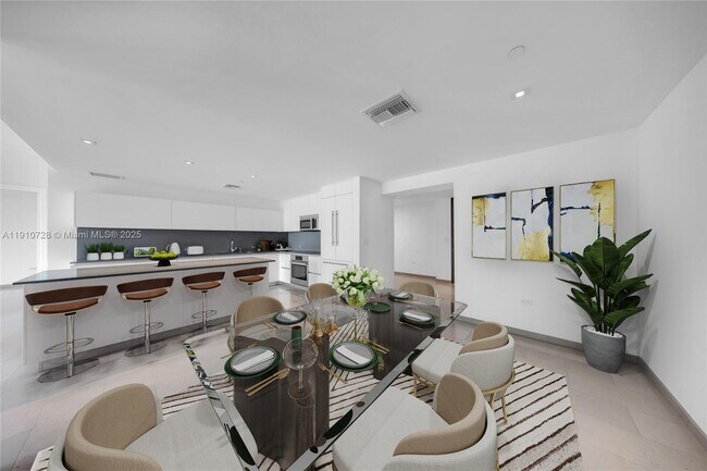 Building Photo - 88 SW 7th St Unit 1004