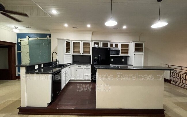 Photo - 109 Park Central Square Unit #C
